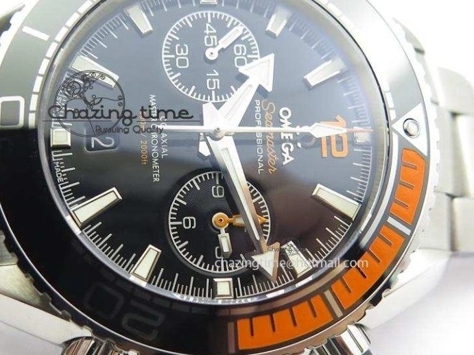 0715 UrbanChic Master Chronometer 45mm SS JHF Black Dial On SS Bracelet A 8248